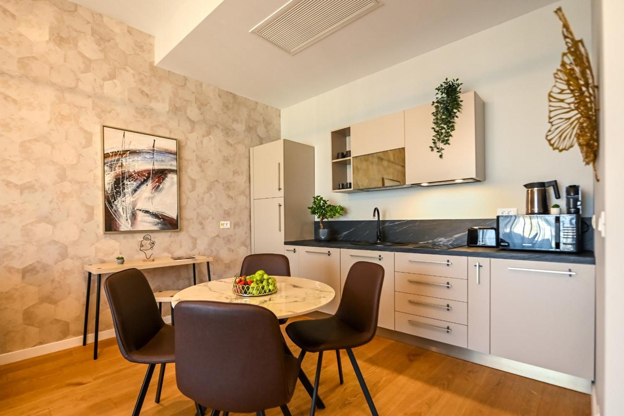One Verdi Park Exclusive Apartments - Panoramic View & Private Parking Bucarest Exterior foto