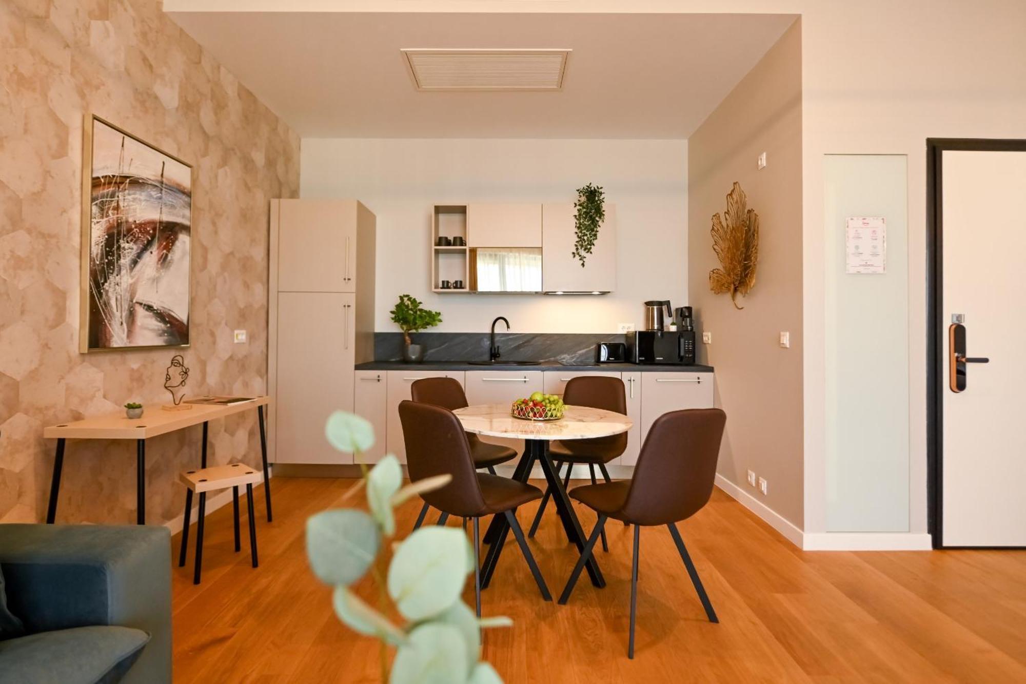 One Verdi Park Exclusive Apartments - Panoramic View & Private Parking Bucarest Habitación foto