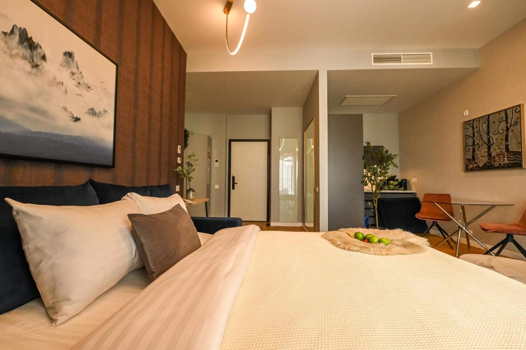 One Verdi Park Exclusive Apartments - Panoramic View & Private Parking Bucarest Habitación foto
