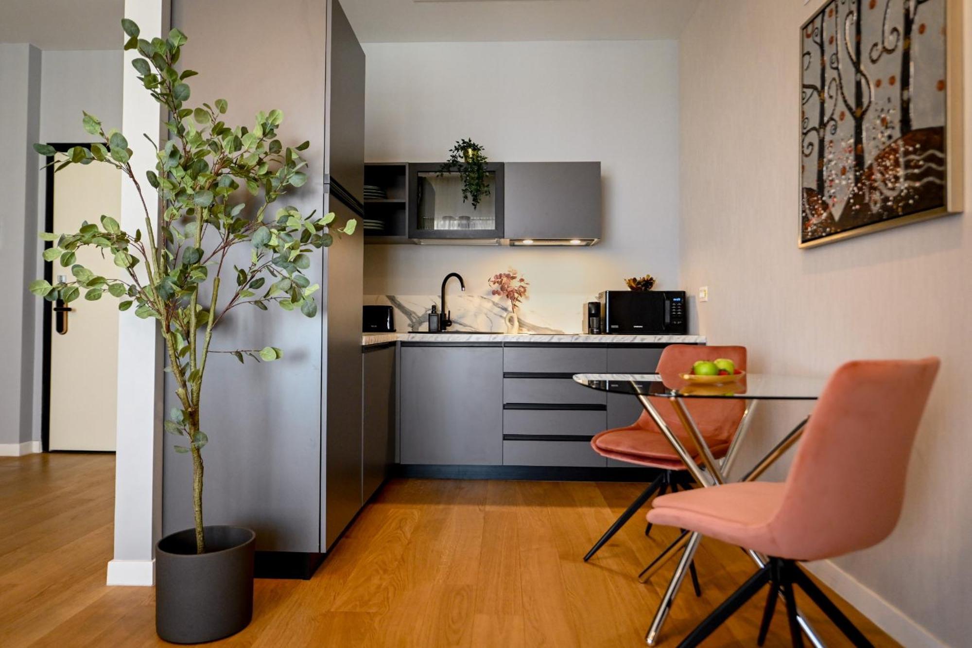 One Verdi Park Exclusive Apartments - Panoramic View & Private Parking Bucarest Habitación foto
